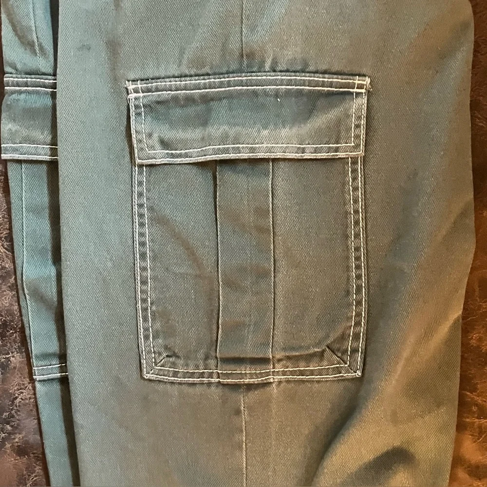 H&M Women's Green Cargo Pants, Size 8 - Picture 6 of 11